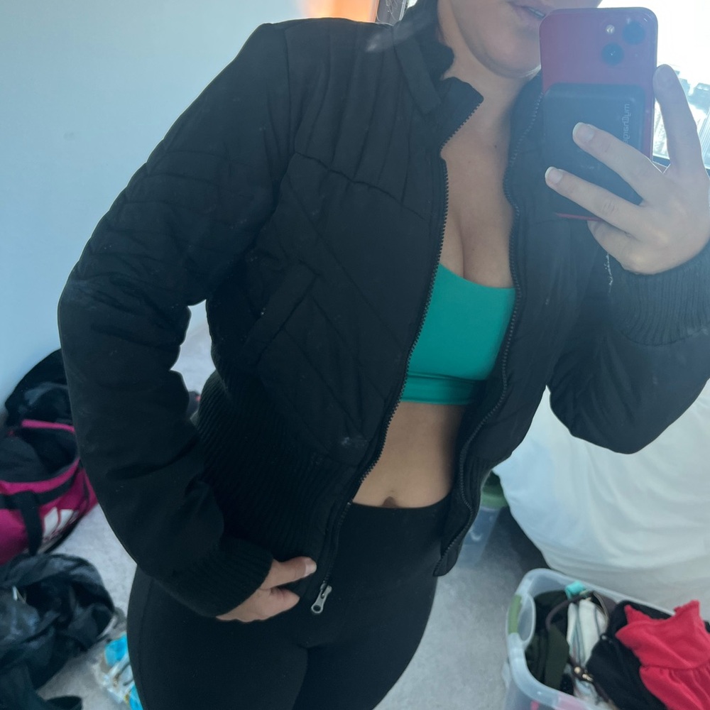 Me Jane black crop jacket great for skiing, snowboarding or winter weather